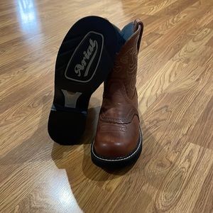 9.5 womens ariot boots never been worn brand new